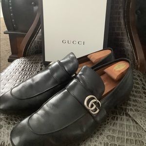 Men’s loafer with silver-toned Double G’s.